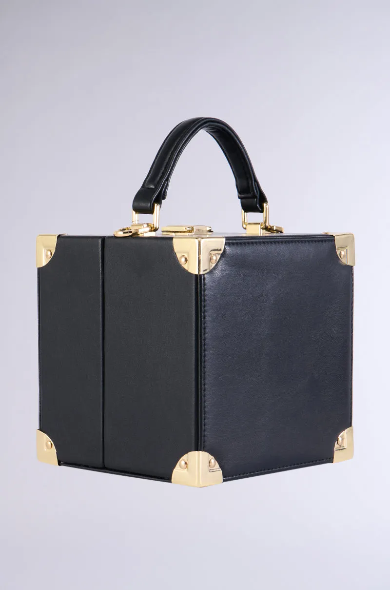 AKIRA SQUARE BOX BAG IN BLACK