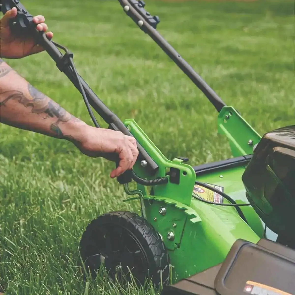 Greenworks 21" Brushless Push Mower with 5AH Battery & 8A Dual Port Charger